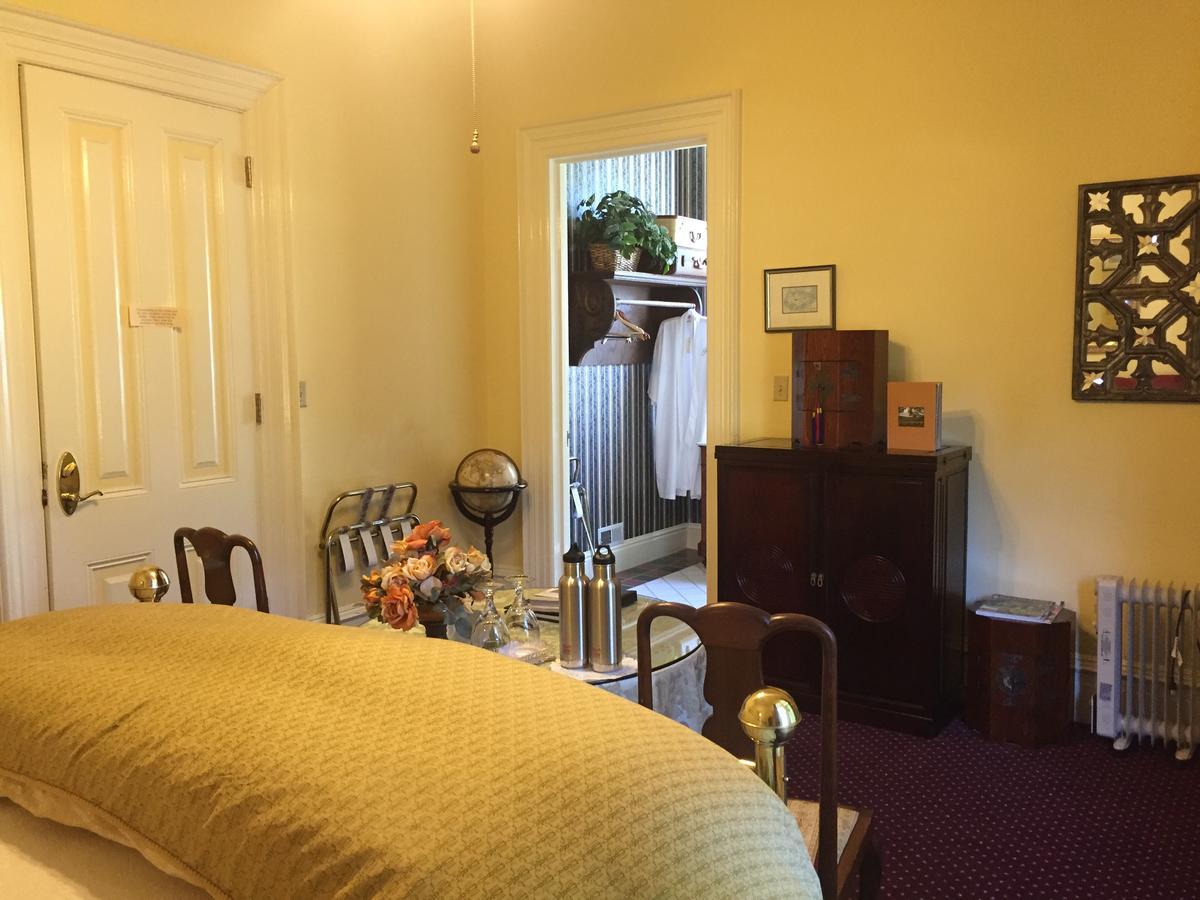 The Gables Wine Country Inn Santa Rosa Room photo